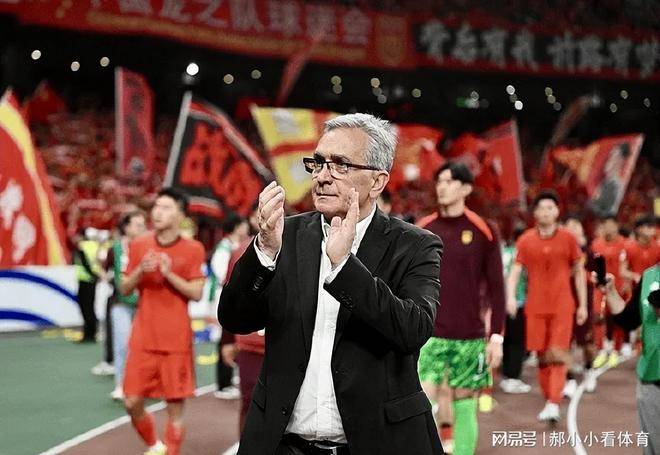 中国足协2次希望解雇伊万！均遭更高层否决解约内幕曝光赚养老金(伊万为何离任国足)