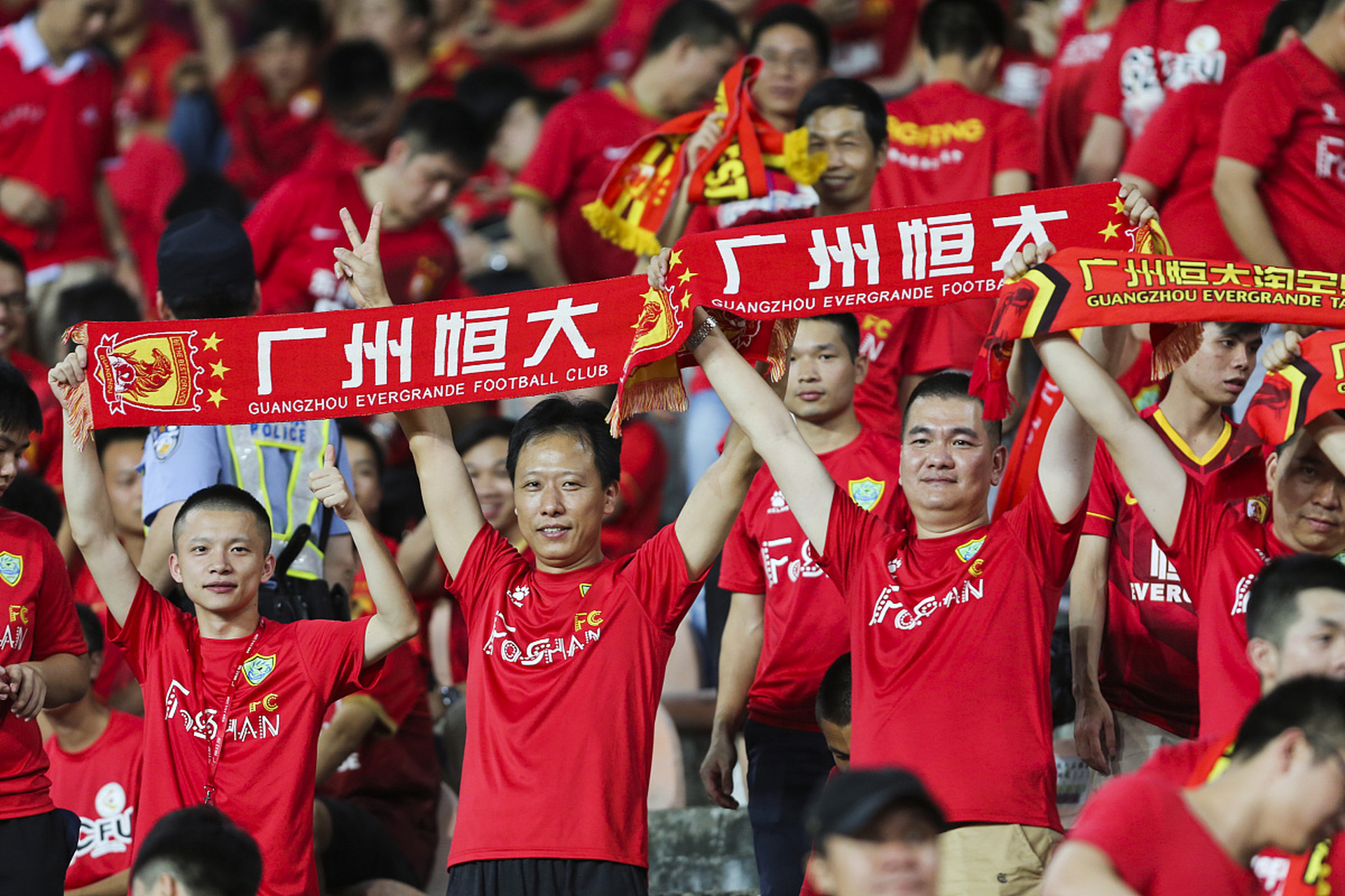 八戒体育-15年亚冠的辉煌恒大,如今在役球员回顾,两人依然奋斗不息！(恒大2015亚冠历程)