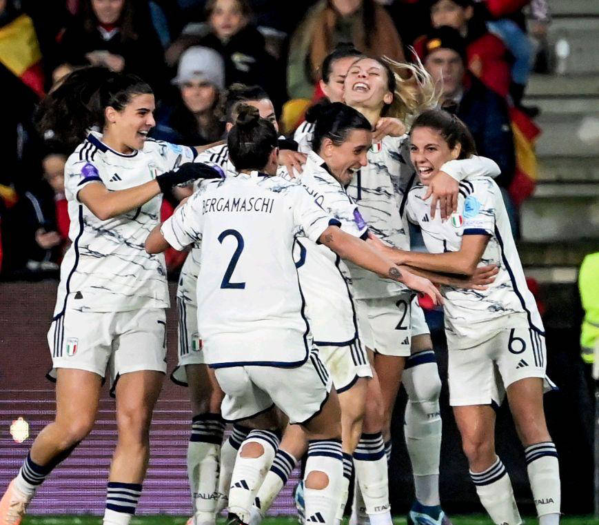 八戒体育-包含西班牙女足2-0瑞士挺进欧洲杯半决赛！普特拉斯、卡斯蒂略失点的词条