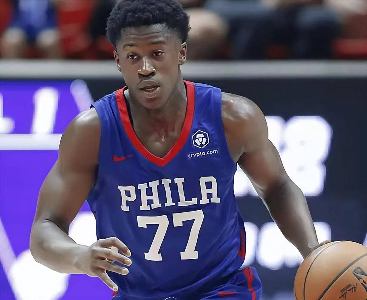 NBA夏联-雷霆轻取76人贝利复苏爵士险胜灰熊(爵士用5号签选中贝利)