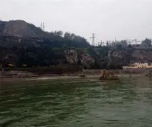 八戒体育-中流砥柱严防死守，反击疯狂领跑(中流砥柱指什么事件)